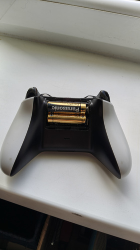 Беспроводной геймпад Xbox One (белый)