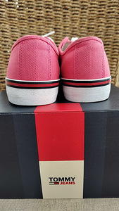 Müüa naiste ketsid Tommy Hilfiger (2 foto / 4)