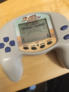 Haruldane kaasaskantav elektrooniline mäng Immortal Fighter (4 foto / 6)