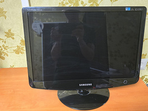 Arvutimonitor (2 foto / 4)