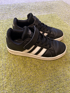 Adidase tossud. (2 foto / 4)