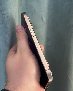 iPhone 15 Pro - Natural Titanium (2 foto / 4)