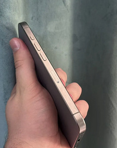 iPhone 15 Pro - Natural Titanium (3 foto / 4)