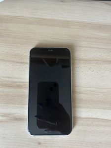 iPhone 11 64 ГБ (1 фото из 3)