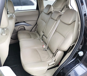 MITSUBISHI OUTLANDER XL 2.2 DI-D, 4WD 115 kW -09 (6 foto / 15)