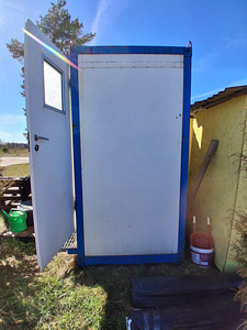 Soojustusega välikäimla (6 foto / 7)