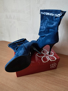 Женские сапоги (2 фото из 5)