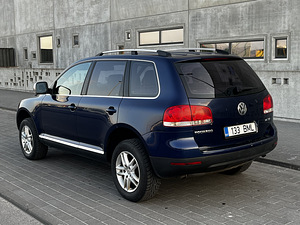 Volkswagen Touareg (4 foto / 5)