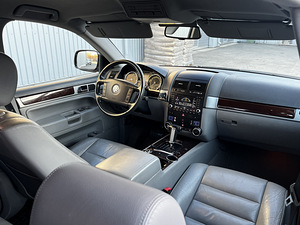 Volkswagen Touareg (5 foto / 5)