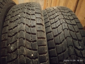 Шины Dunlop 225/65R17 (2 фото из 3)