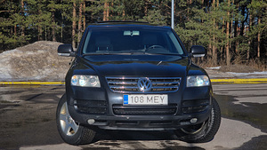 VW Touareg (5 foto / 10)
