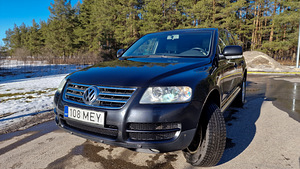 VW Touareg (9 foto / 10)