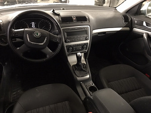 Skoda Octavia 2010, 1,6D, manuaal (6 foto / 10)