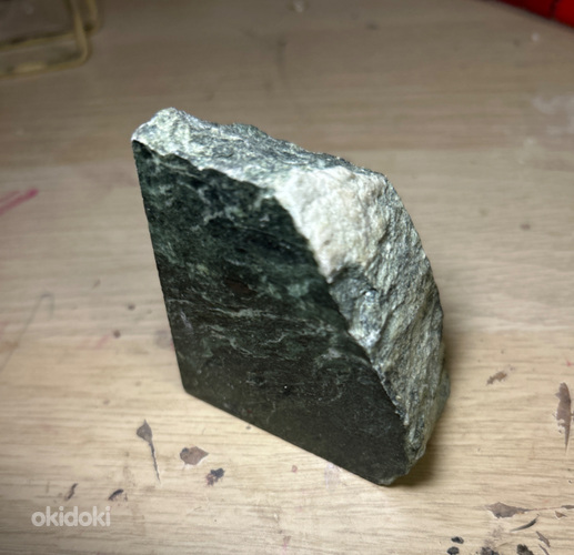 Малахит, янтарь и агат не оброботанные