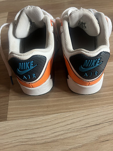 Кроссовки Nike (3 фото из 4)