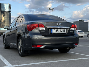 Toyota Avensis 2.0 (2 foto / 7)