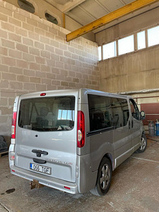Opel Vivaro 2.5 cdti (2 foto / 4)