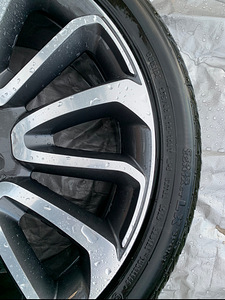 НОВЫЙ, LAND ROVER ЛИТЫЕ ДИСКИ 22X9.5, НОВАЯ ШИНА И ДАТЧИК (2 фото из 4)