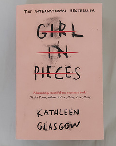 Inglise keeles raamat "Girl In Pieces" (2 foto / 2)