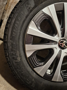 Шины Toyota новые и оригинальные диски 100x5; 195/65 r15 (8 фото из 9)