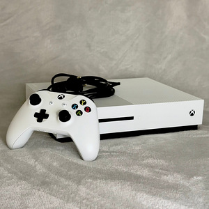 Xbox One S + 2 mängu (Rush ja Just Dance) (2 foto / 10)