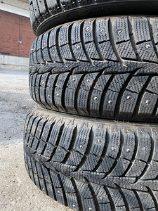 Зимние шины 215/55 R16 (5 фото из 7)