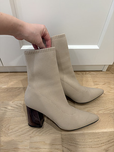 Женские сапоги (3 фото из 3)