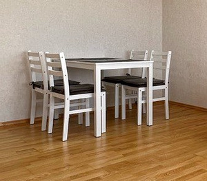 Söögilaud ja 4 tooli (1 foto / 2)