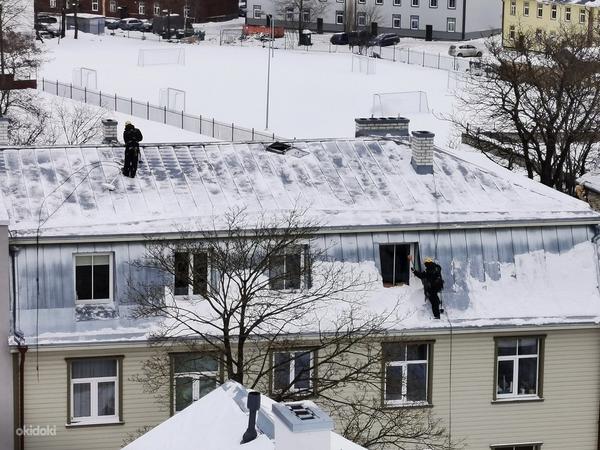 Lume ja jääpurikate puhastamine katustelt (foto #2)