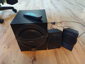 2.1 fm usb speakers (1 foto / 1)