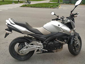 Suzuki gsr 600 a2 (3 foto / 4)