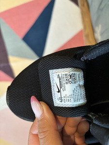 Nike krossovki,34 (4 фото из 5)