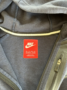 Детский свитшот Nike Tech 122-128 см (5 фото из 5)