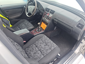 Mercedes Benz w202 220d (14 foto / 14)