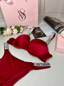 Victoria`s Secret aluspesu komplekt strassikividega (6 foto / 10)