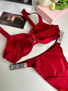 Victoria`s Secret aluspesu komplekt strassikividega (7 foto / 10)