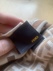 Шарф fendi оригинал (2 фото из 4)