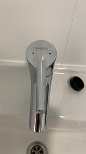 Раковина vitra, смеситель hansgrohe (2 фото из 3)