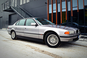 BMW 728ia E38 728i 142kw 1999 Facelift Aspensilber Metallic (5 foto / 14)
