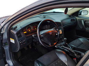 Volvo S60 2.4td D5 120kw (7 foto / 12)