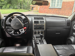 Dodge Nitro R/T 2.8 CDI 130kW (9 фото из 12)