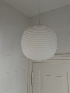 Taani disain! Minimalistlik opaalklaasist laelamp Lantern (2 foto / 7)