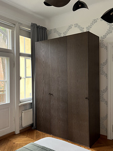 Minimalistlik Skandinaavia stiilis riidekapp/garderoob (1 foto / 10)