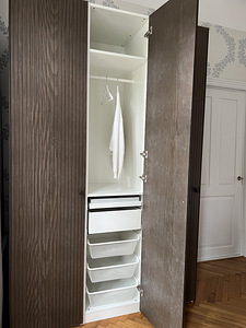 Minimalistlik Skandinaavia stiilis riidekapp/garderoob (6 foto / 10)