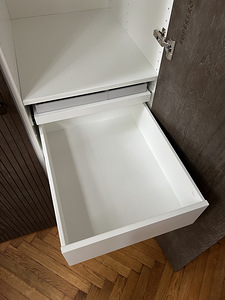 Minimalistlik Skandinaavia stiilis riidekapp/garderoob (9 foto / 10)