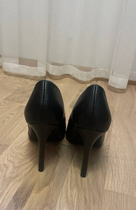 Женские туфли (2 фото из 3)