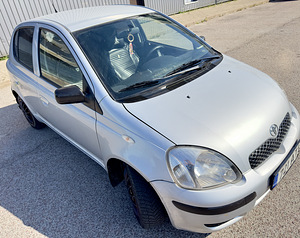 Toyota Yaris (3 foto / 5)