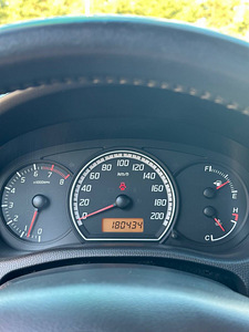 Продается SUZUKI SWIFT (8 фото из 10)