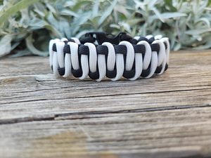 Käsitöö paracord käevõru Браслет из паракорда ручной работы (1 фото из 2)