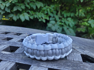 Käsitöö paracord käevõru Браслет из паракорда ручной работы (1 фото из 2)
